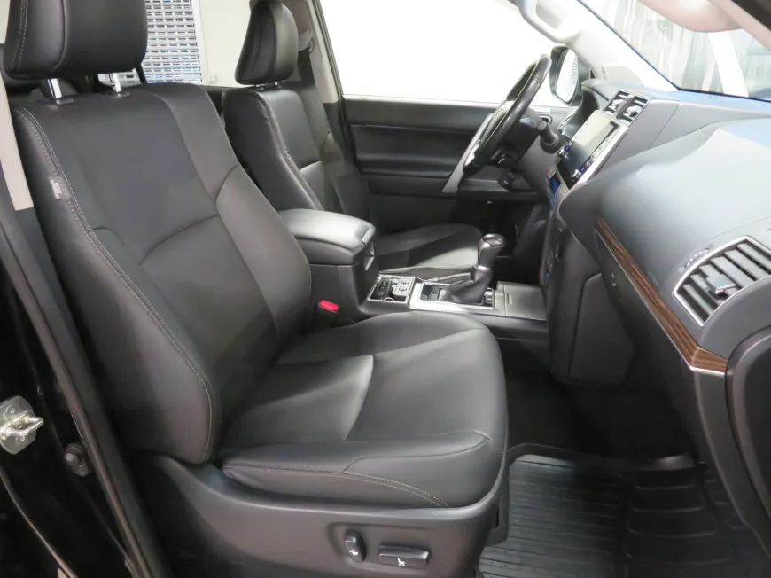 aa Toyota Land Cruiser Executive N1