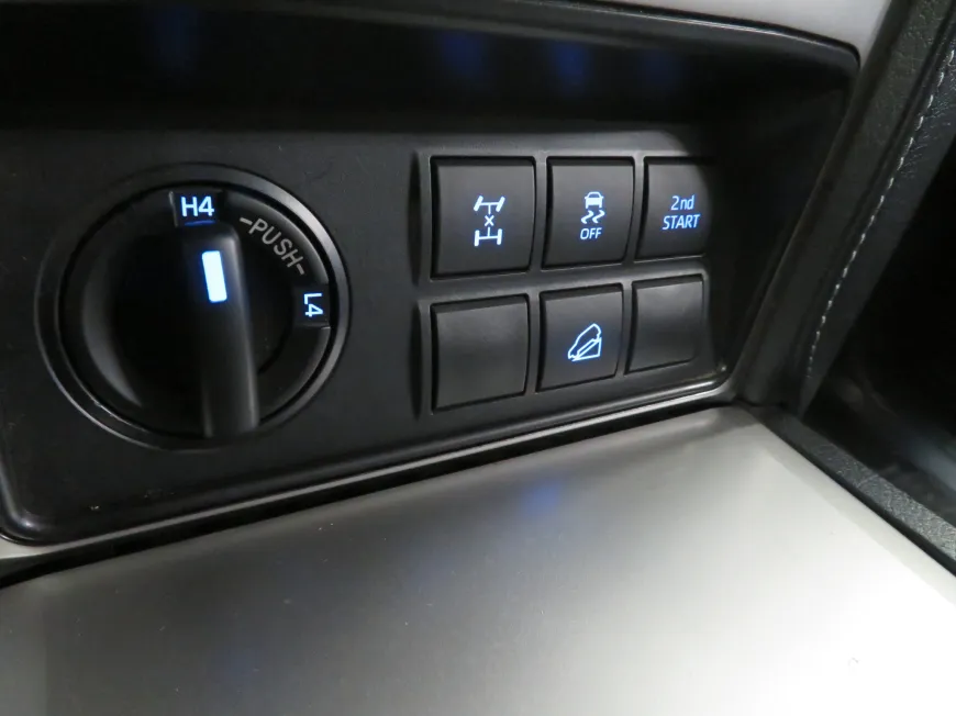 aa Toyota Land Cruiser Executive N1