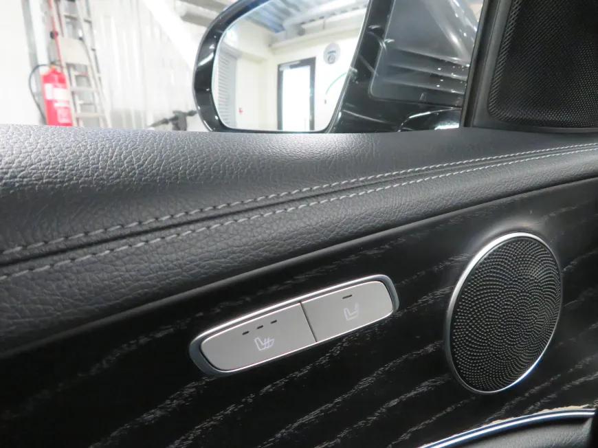 aa Mercedes-Benz E 220 D 4Matic AMG