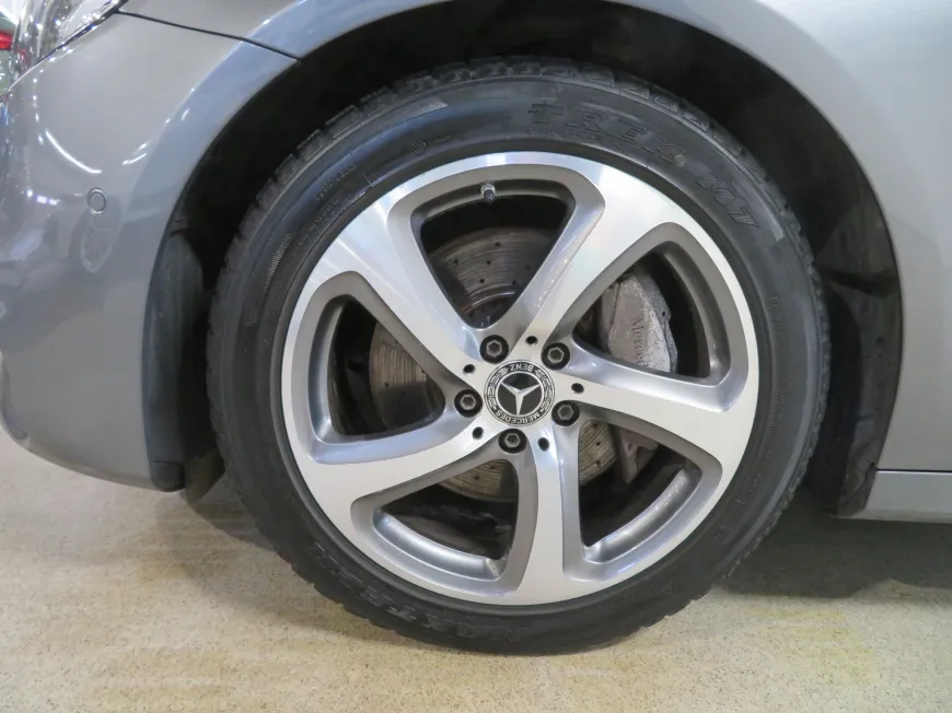 aa Mercedes-Benz E 220 D 4Matic AMG