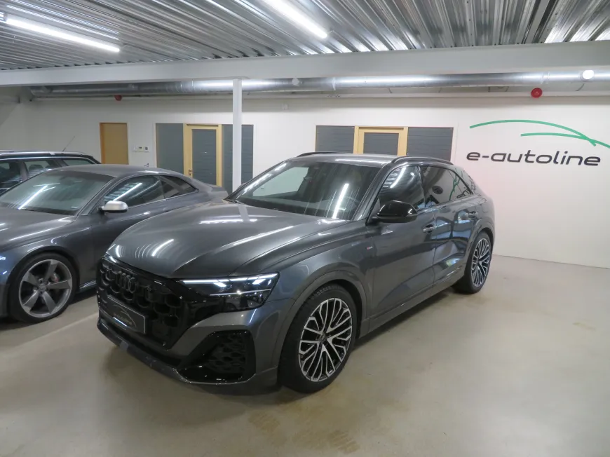 aa Audi Q8 SUV S line 55 TFSI e quattro