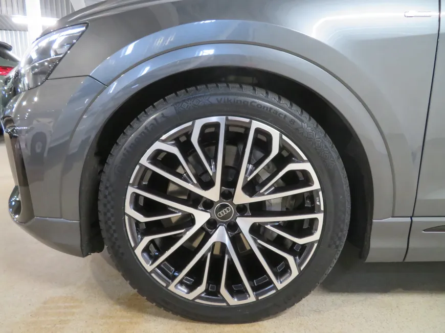 aa Audi Q8 SUV S line 55 TFSI e quattro